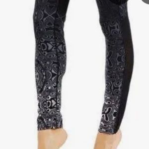 CodeFit Yoga/Workout leggings, omdre black white sheer details size small/medium
